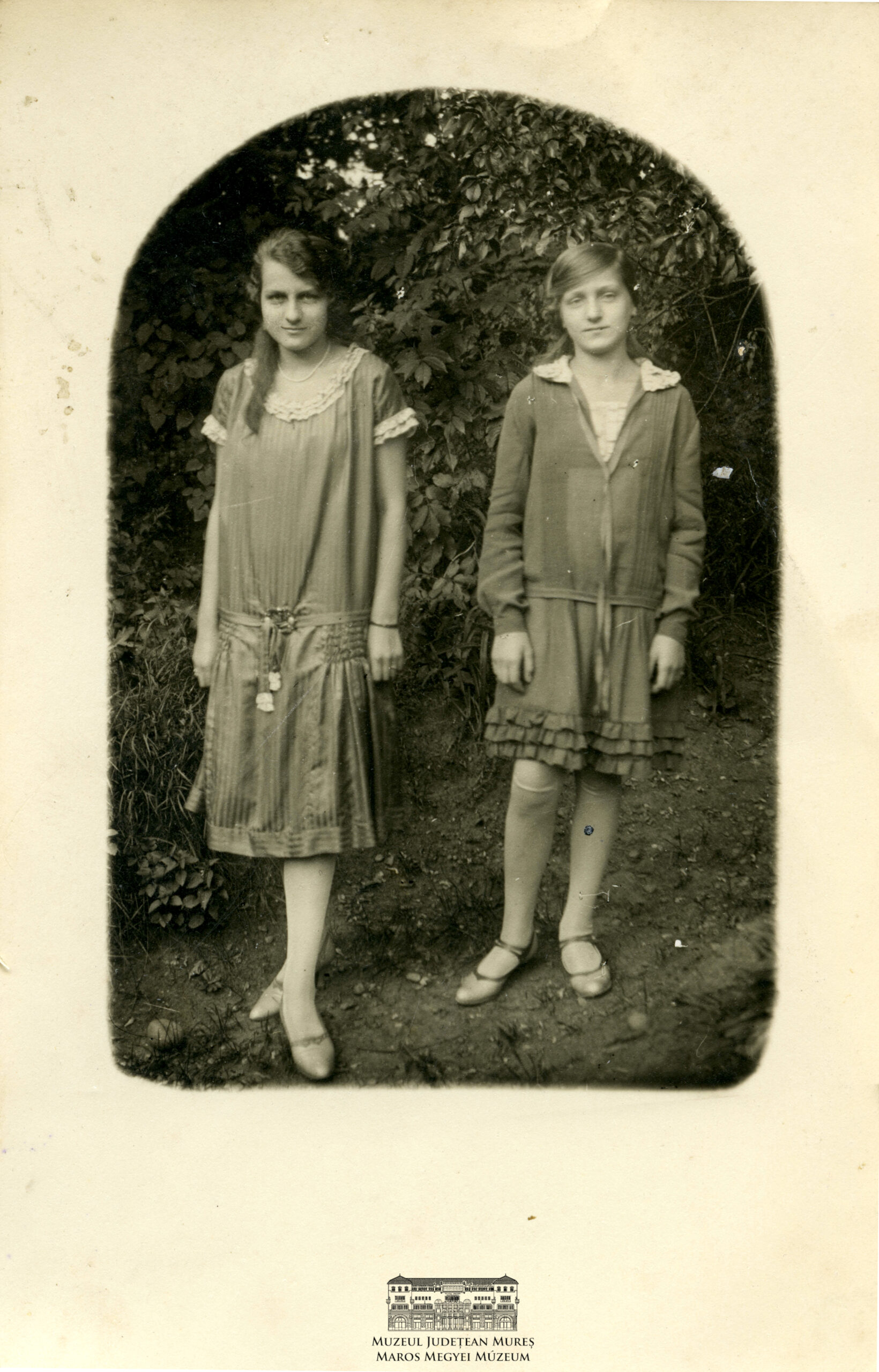 Lányok, 1930-as évek.